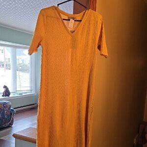 Mustard yellow V-Neck Short Sleeve Dress..boutique Brand